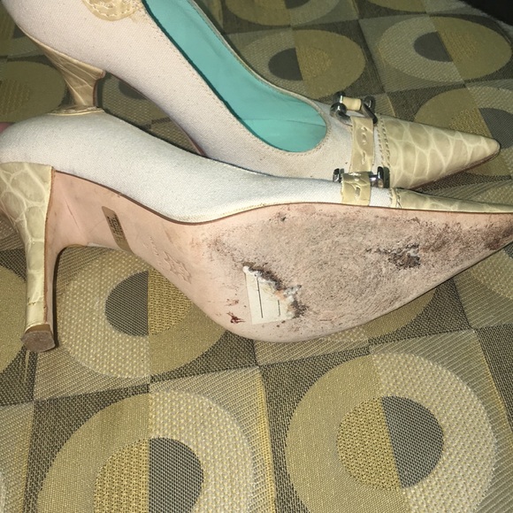 BCBG MaxAzria pointy toe heels - Picture 3 of 5